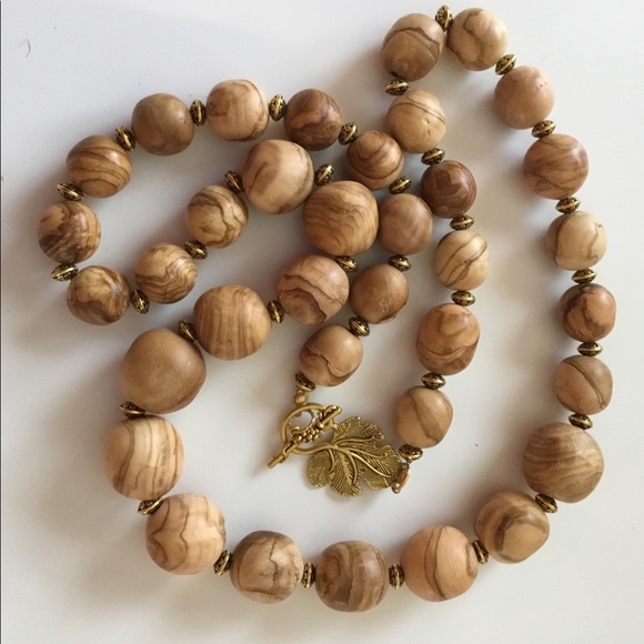 Olive wood hand carved necklace - Picture 1 of 6